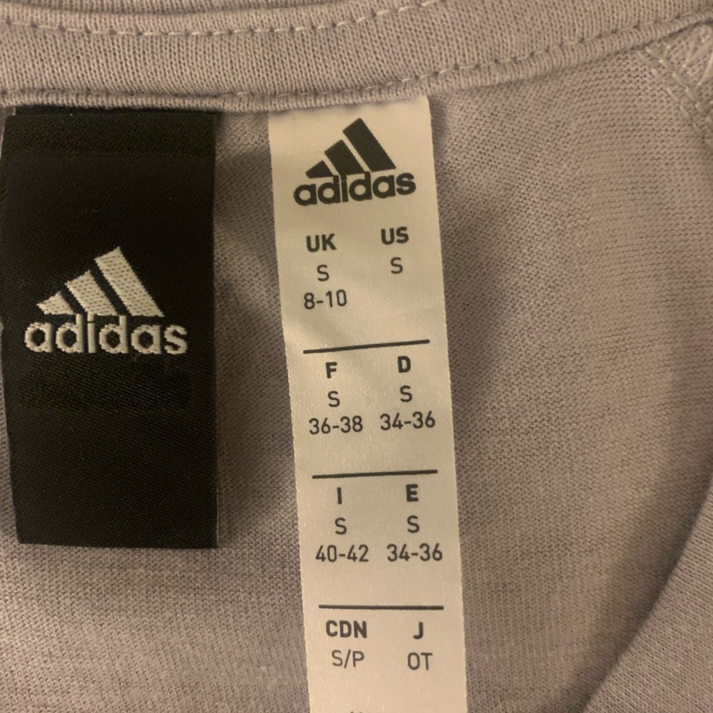Adidas side split tshirt - Picture 2 of 5